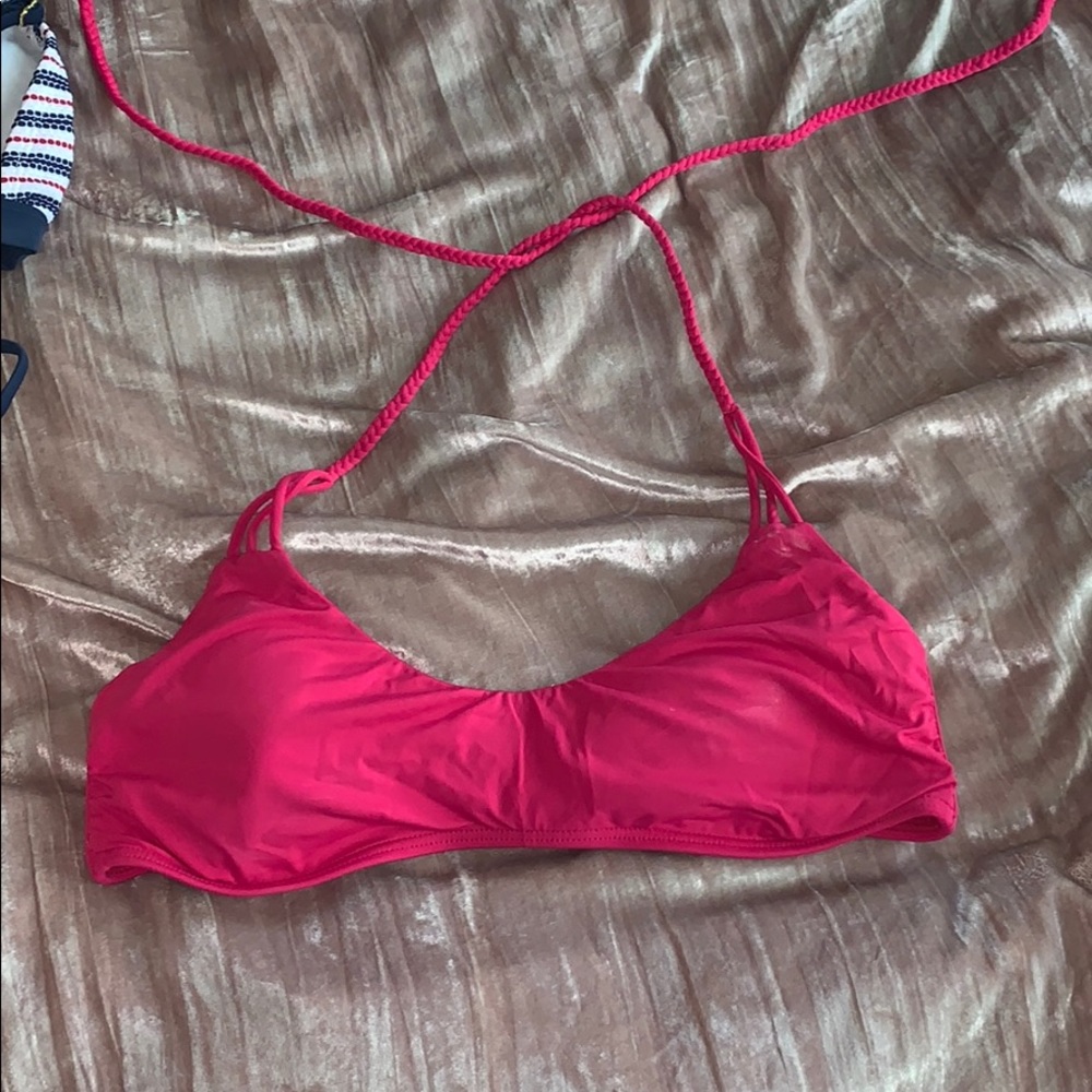 Super cute rarely worn Roxy bikini top.